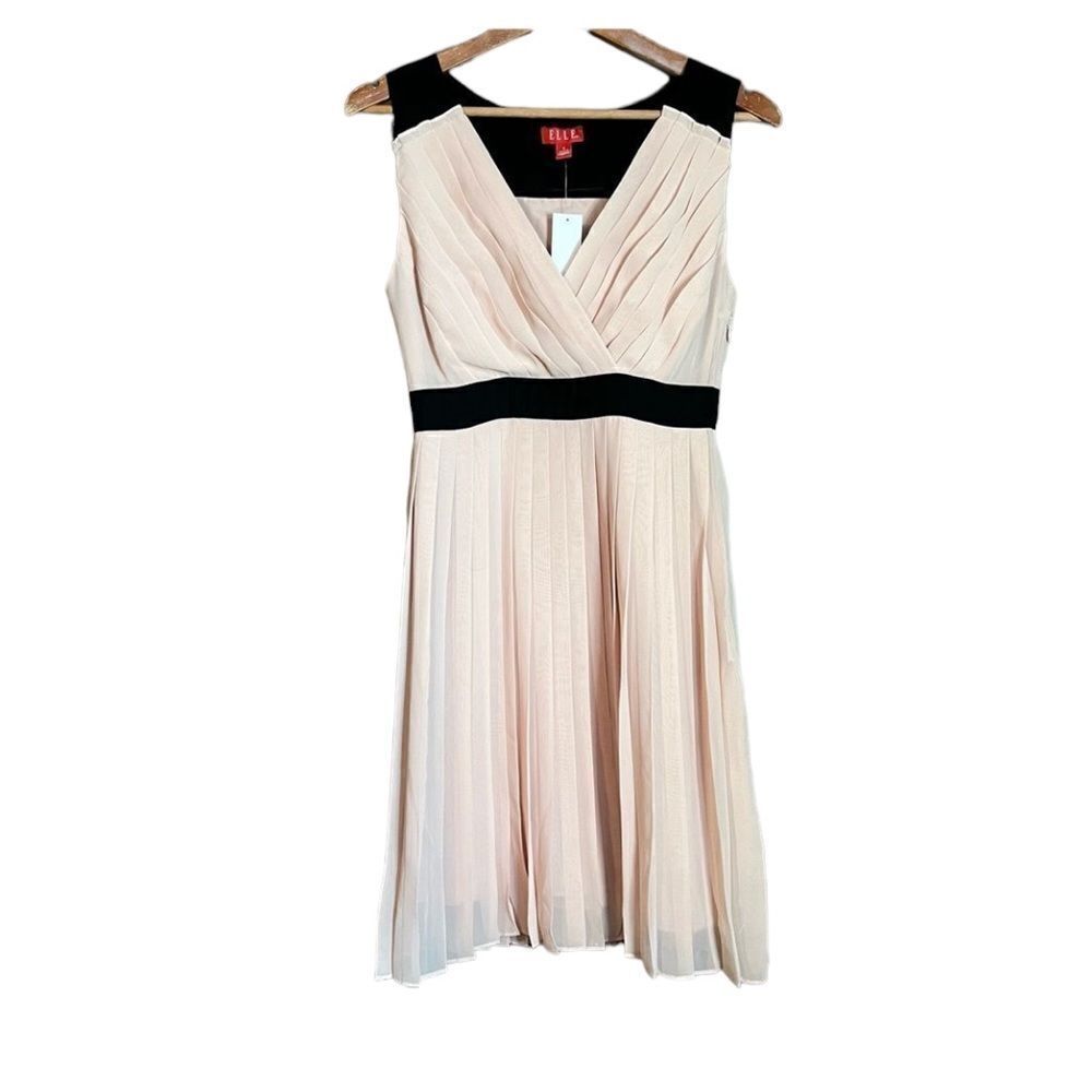 NWT! Elle pale pink pleated dress